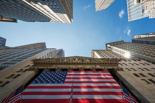 Wall Street Ends Mixed as Shutdown Resolution Nears